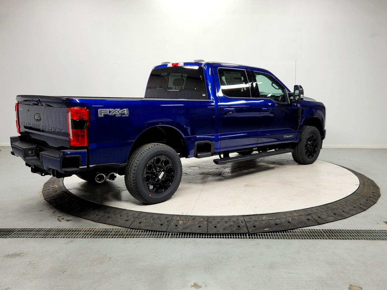New 2026 Ford F250 Lariat w/ Black Appearance Package image 7