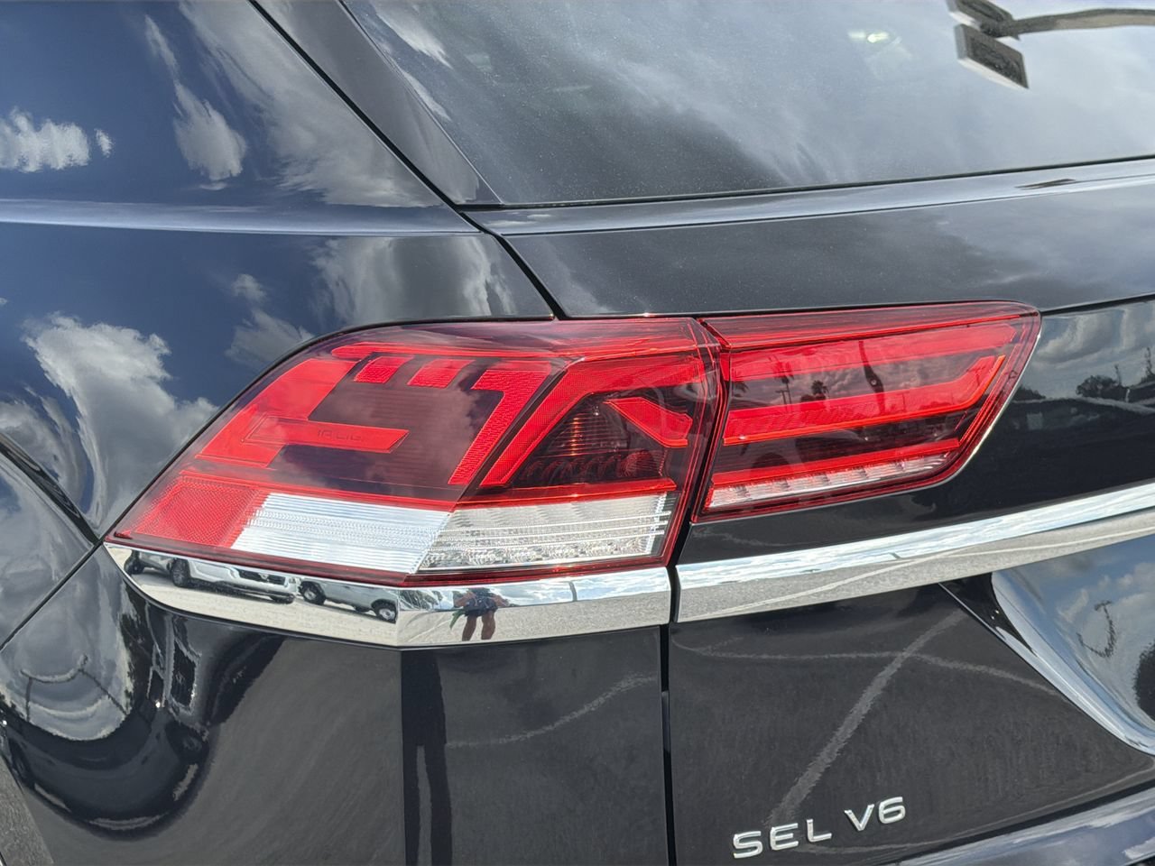 Used 2020 Volkswagen Atlas Cross Sport SEL FWD image 7