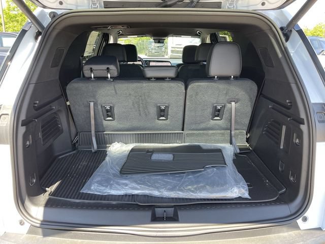 New 2026 Chevrolet Traverse LT w/ Driver Confidence Package AWD/4WD image 24
