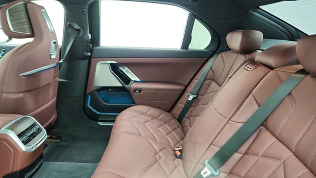 Used 2023 BMW 760i xDrive AWD/4WD image 28