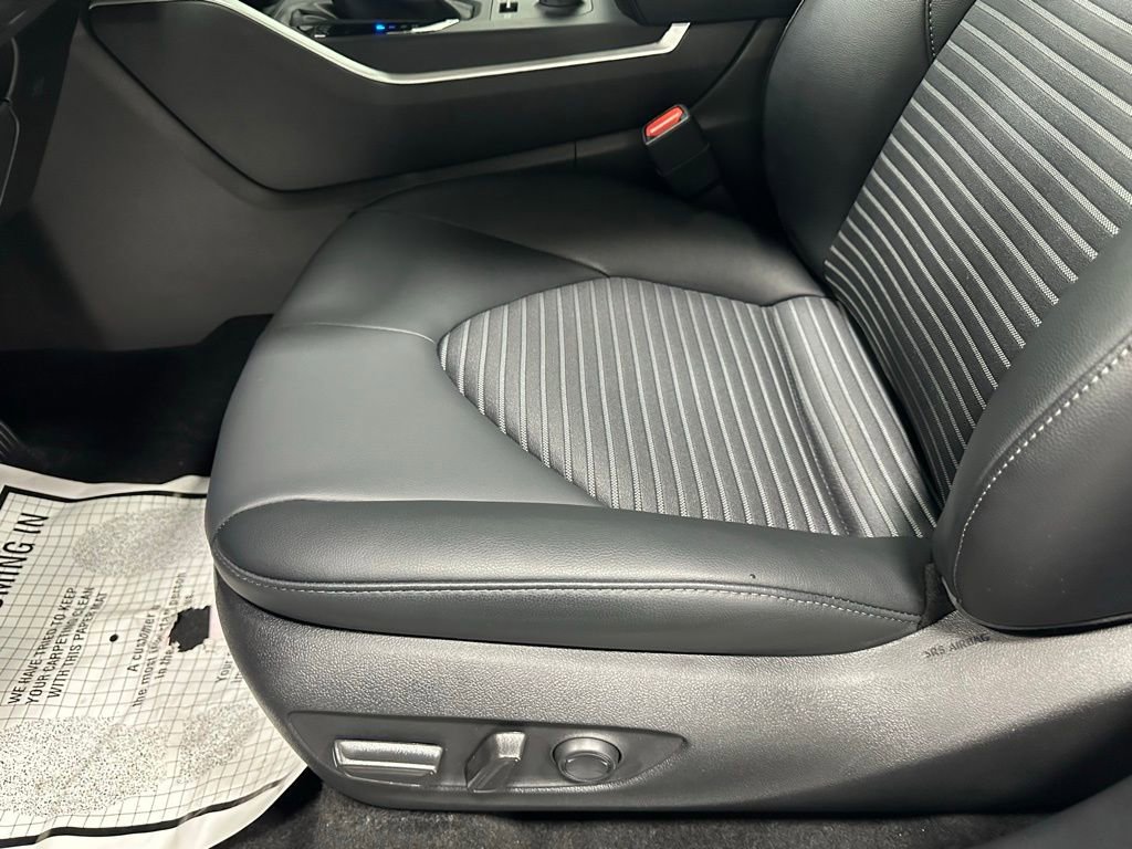 Used 2025 Toyota Highlander XSE image 12