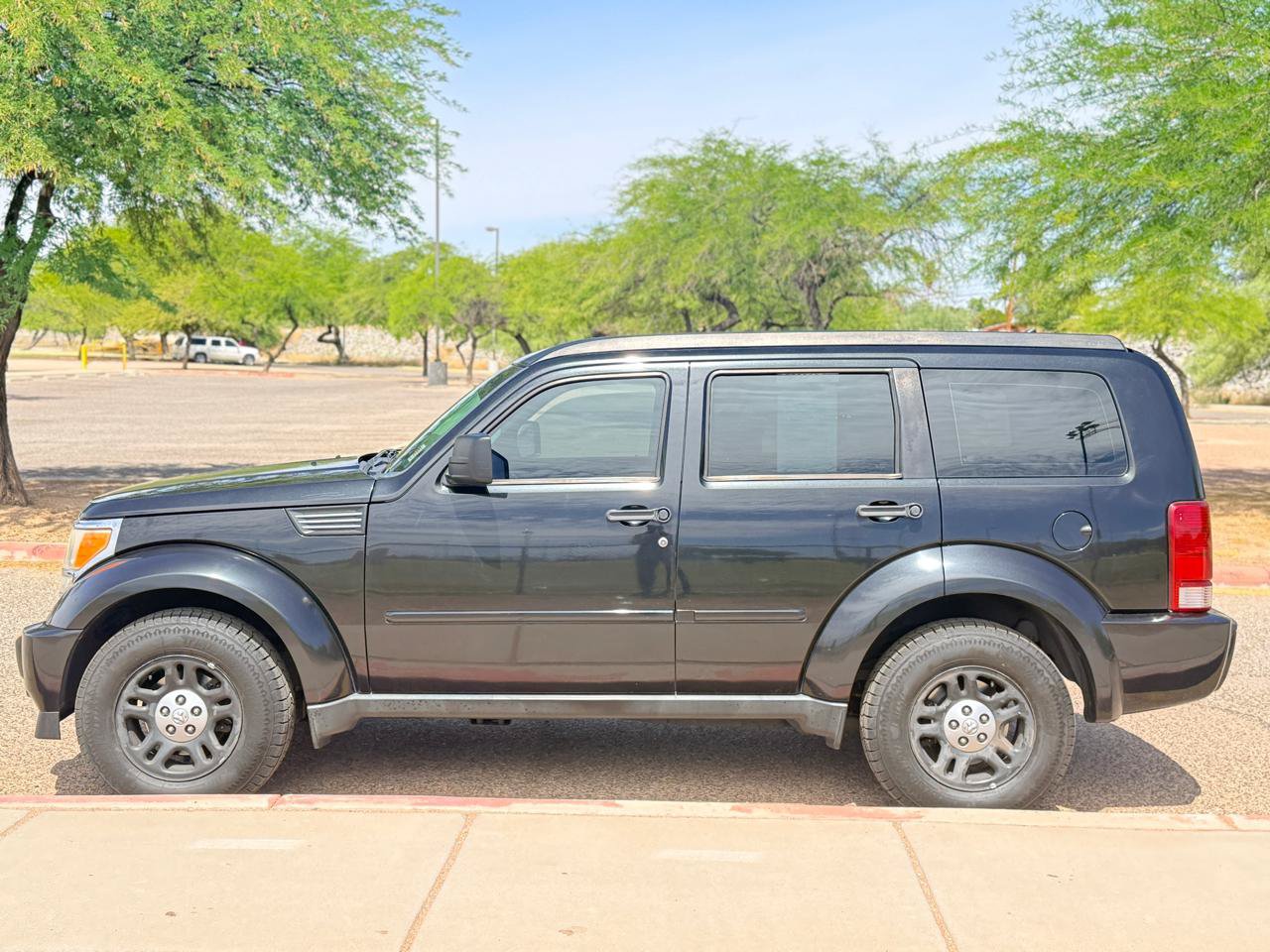 Used 2011 Dodge Nitro SE RWD image 2