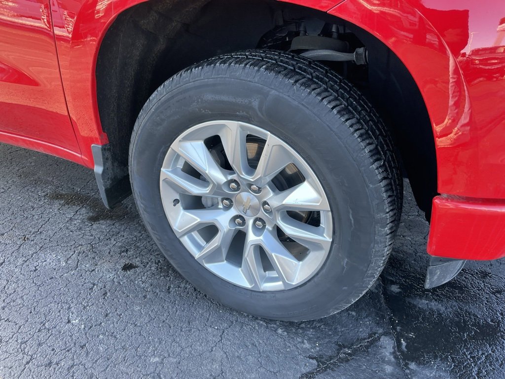 Used 2023 Chevrolet Silverado 1500 Custom image 3