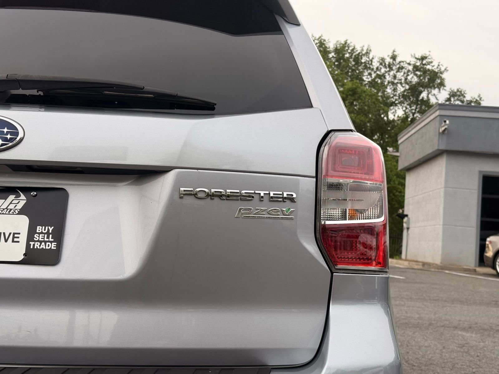 Used 2016 Subaru Forester 2.5i Limited AWD/4WD image 10