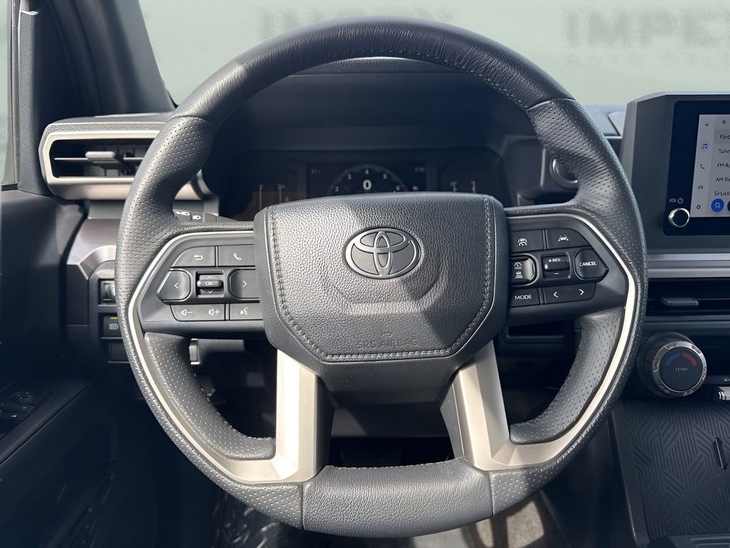 Used 2025 Toyota 4Runner SR5 AWD/4WD image 13