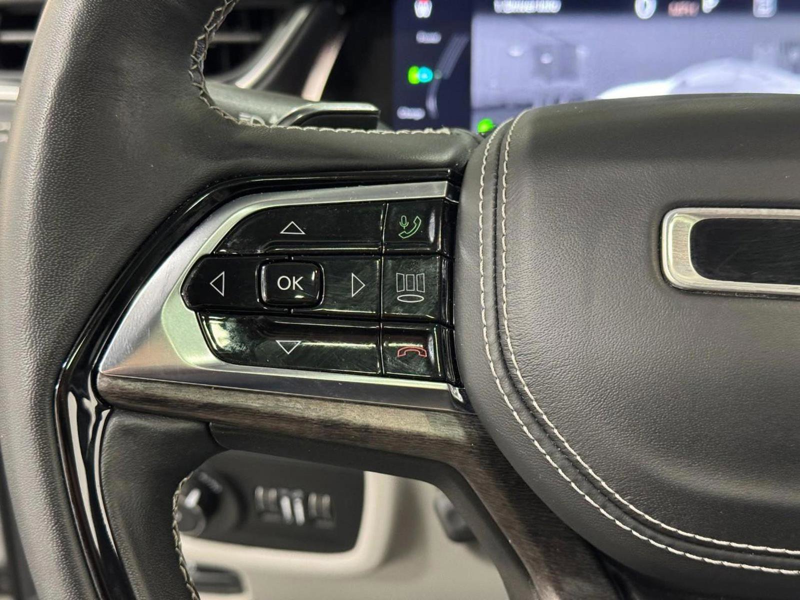 Used 2022 Jeep Grand Cherokee Overland w/ Advanced Protech Group III image 31