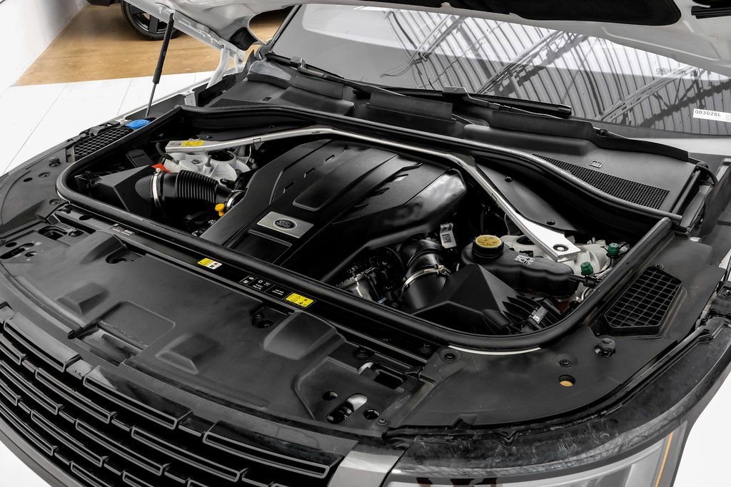 Used 2022 Land Rover Range Rover Long Wheelbase SE image 42