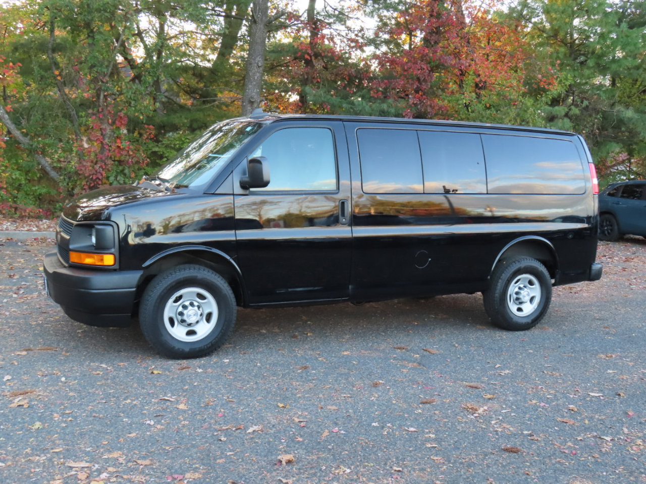 Used 2017 Chevrolet Express 2500 LS image 3
