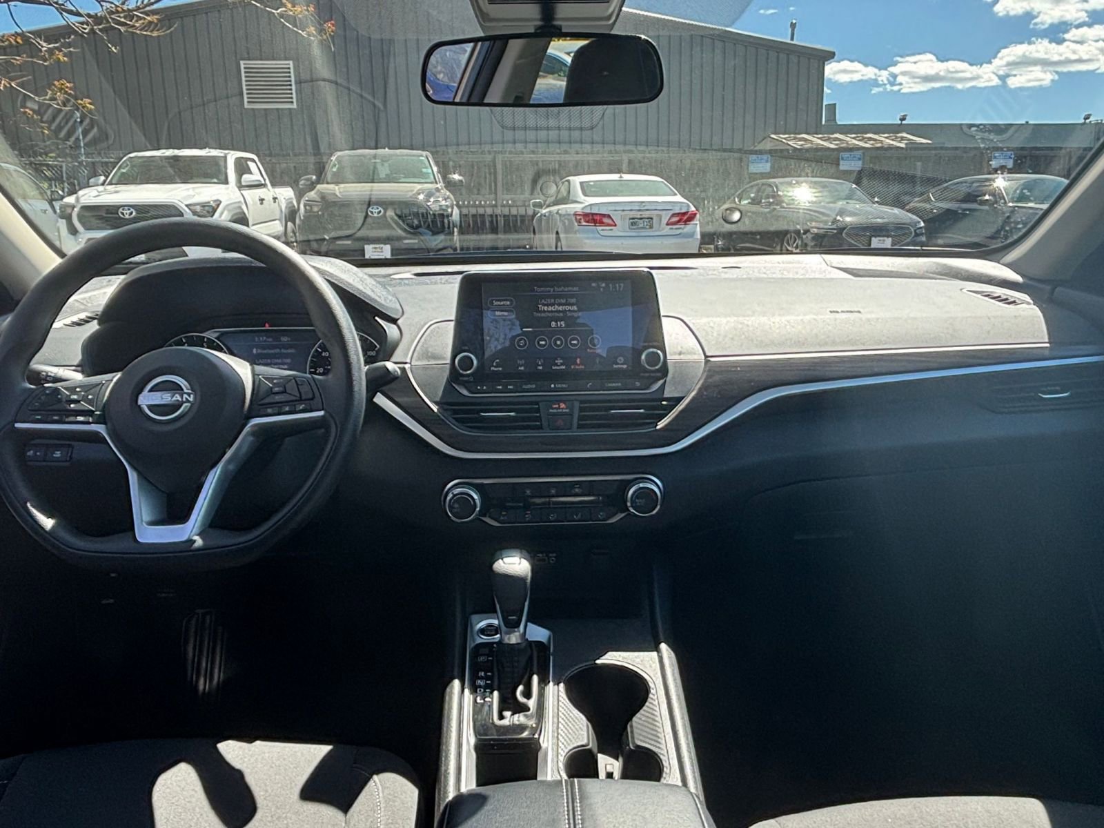 Used 2025 Nissan Altima 2.5 SV image 31