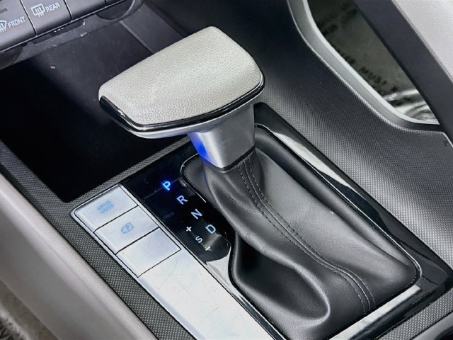 Used 2024 Hyundai Elantra SEL FWD image 17