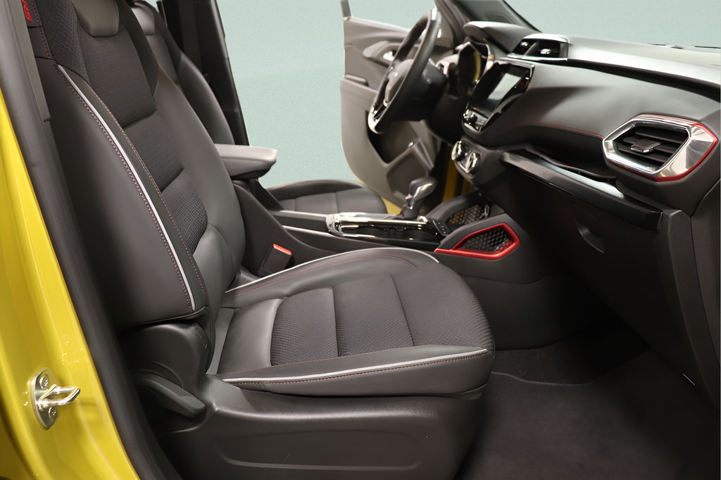 Used 2023 Chevrolet TrailBlazer RS w/ Sun and Liftgate Package FWD image 35