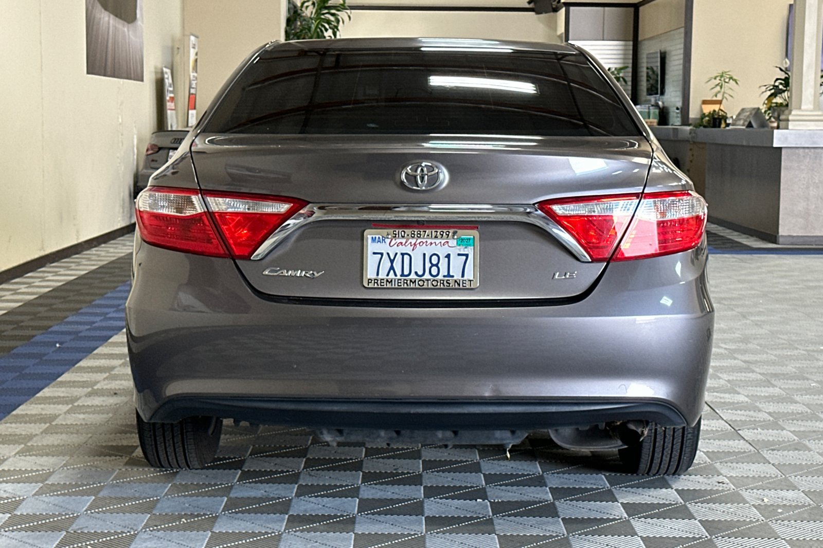 Used 2017 Toyota Camry LE FWD image 5