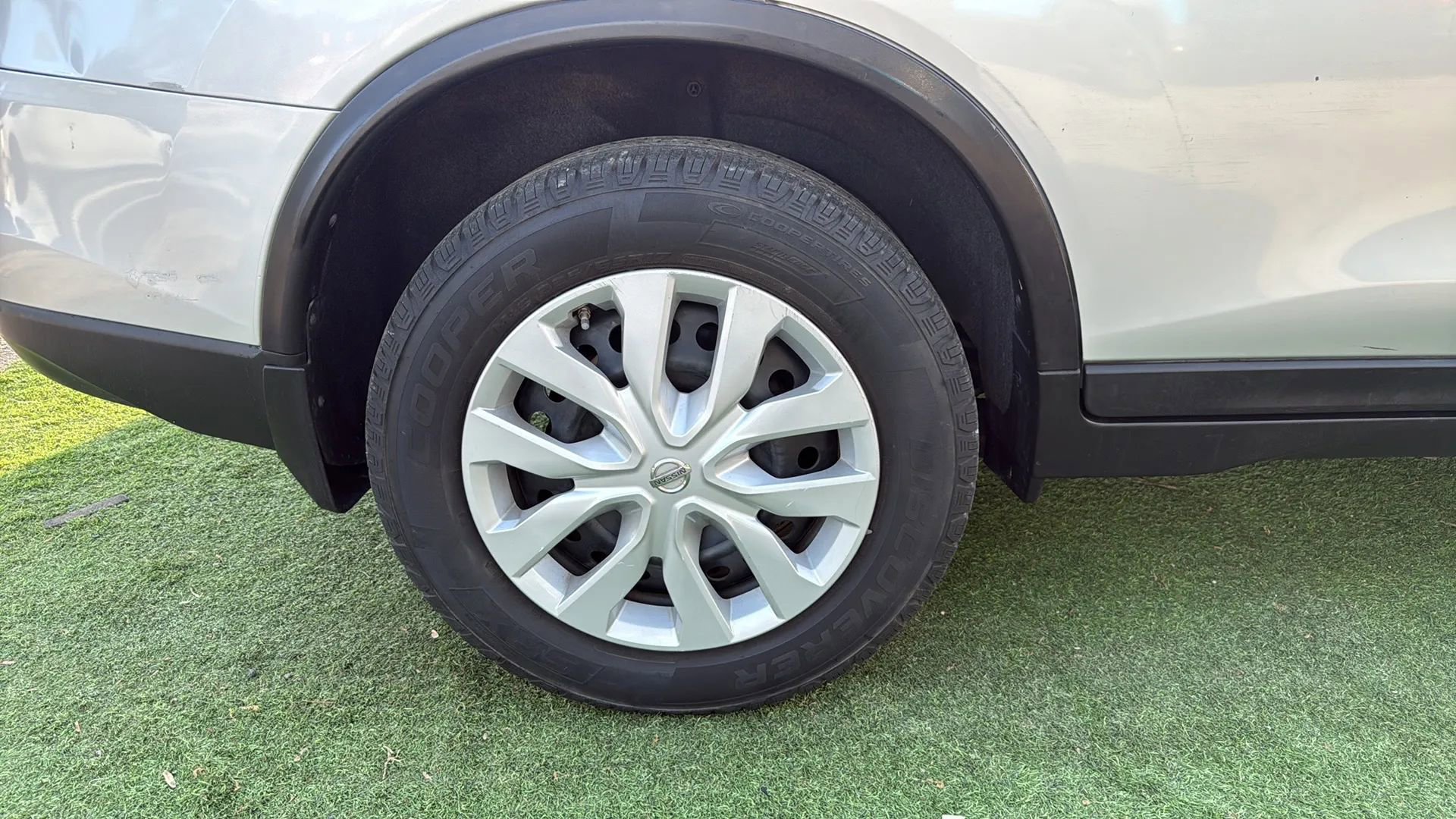 Used 2015 Nissan Rogue S image 47