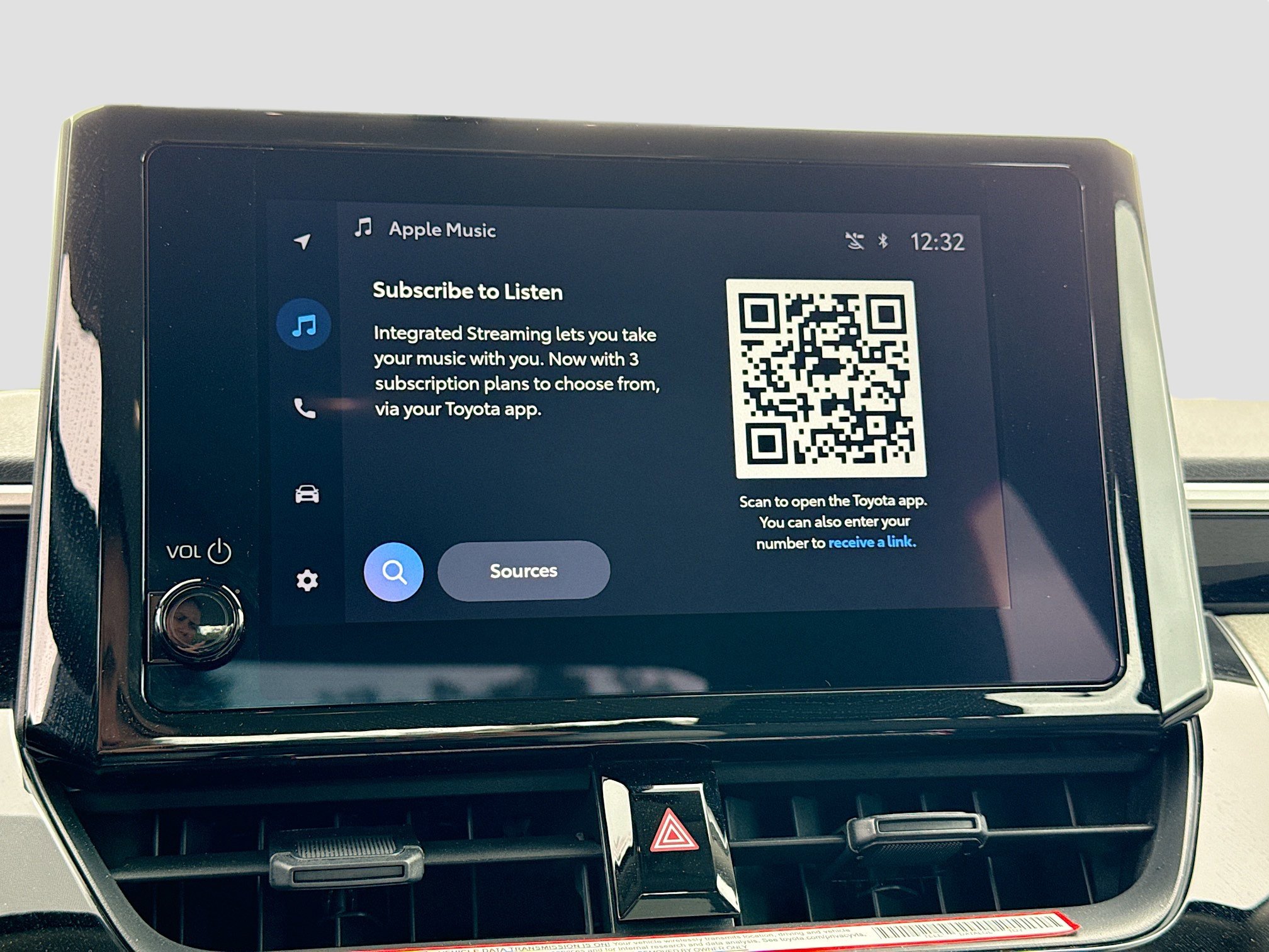 Used 2025 Toyota Corolla LE image 28