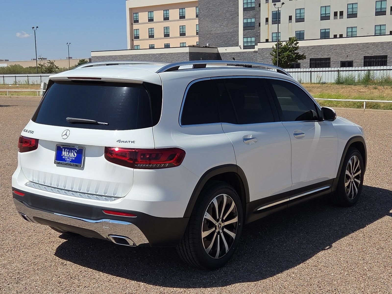 Used 2022 Mercedes-Benz GLB 250 4MATIC w/ Premium Package Lite image 5