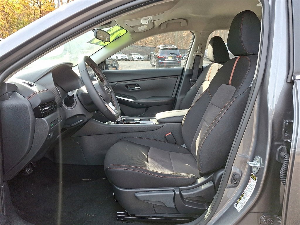 Certified 2025 Nissan Sentra SR image 14