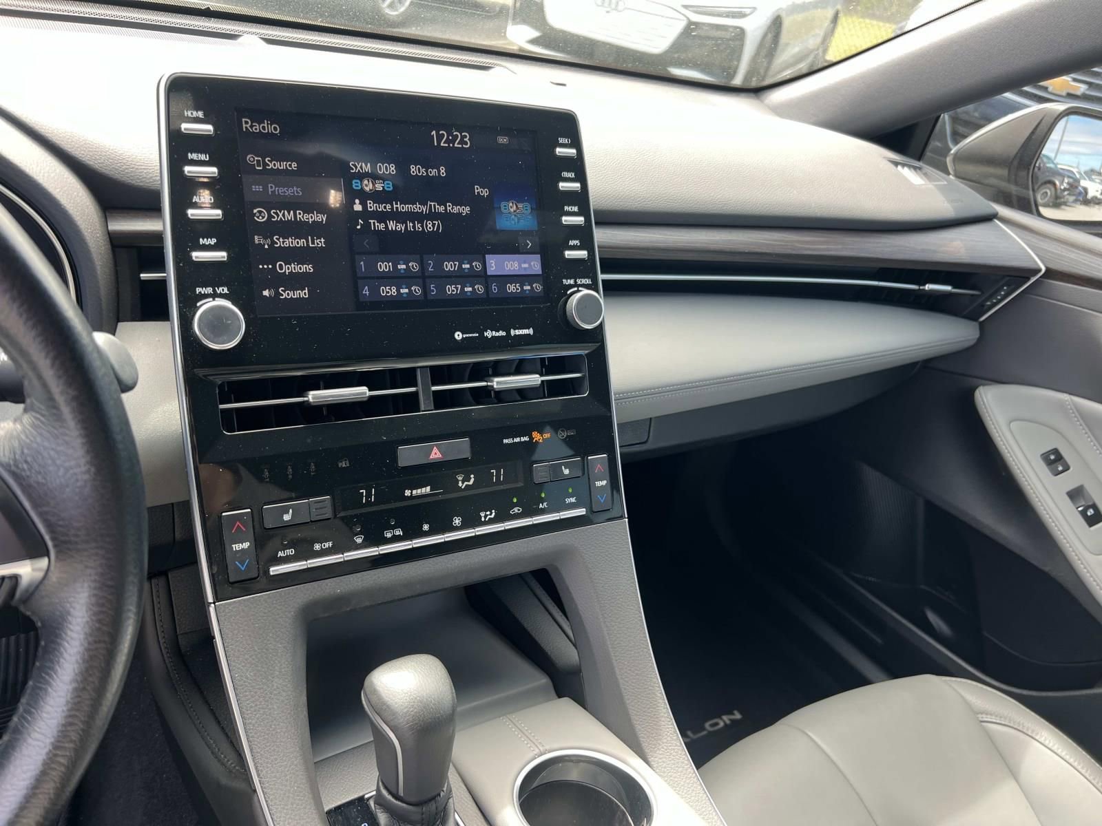 Used 2019 Toyota Avalon XLE w/ Moonroof Package image 29