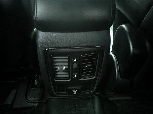 Used 2019 Jeep Grand Cherokee Altitude image 22