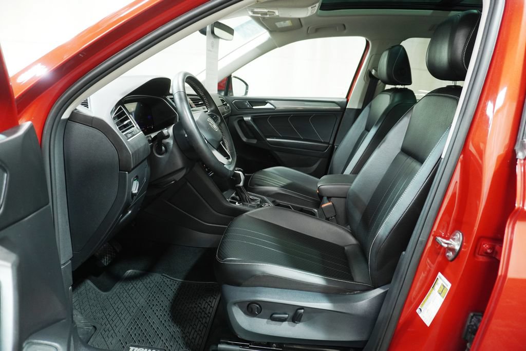 Certified 2024 Volkswagen Tiguan SE w/ Panoramic Sunroof Package AWD/4WD image 10