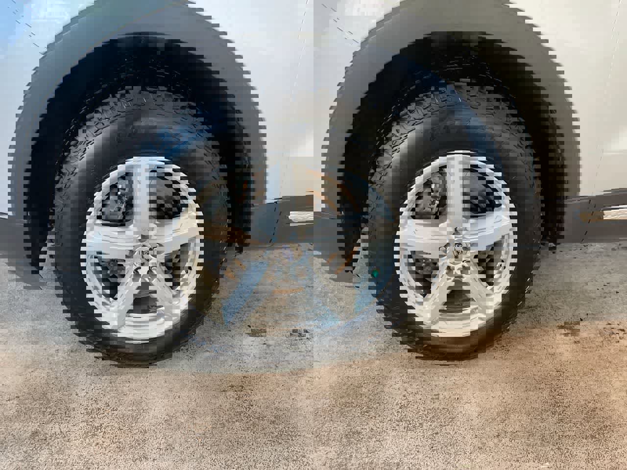 Used 2016 Ford Explorer XLT image 10