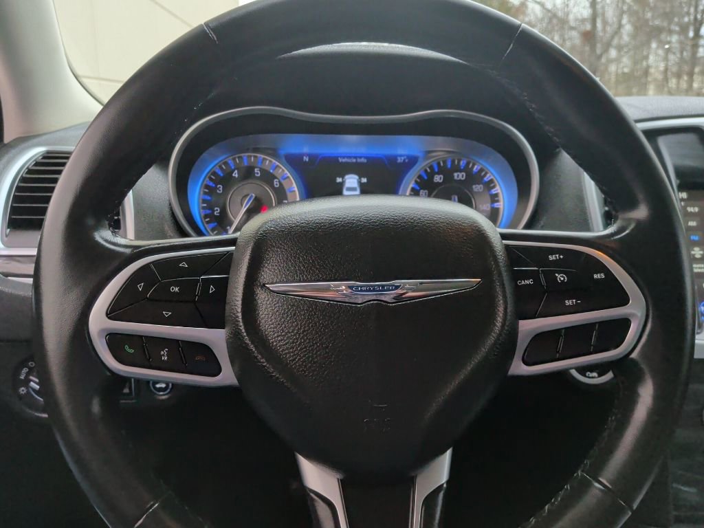 Used 2022 Chrysler 300 Touring w/ Sport Appearance Package image 19