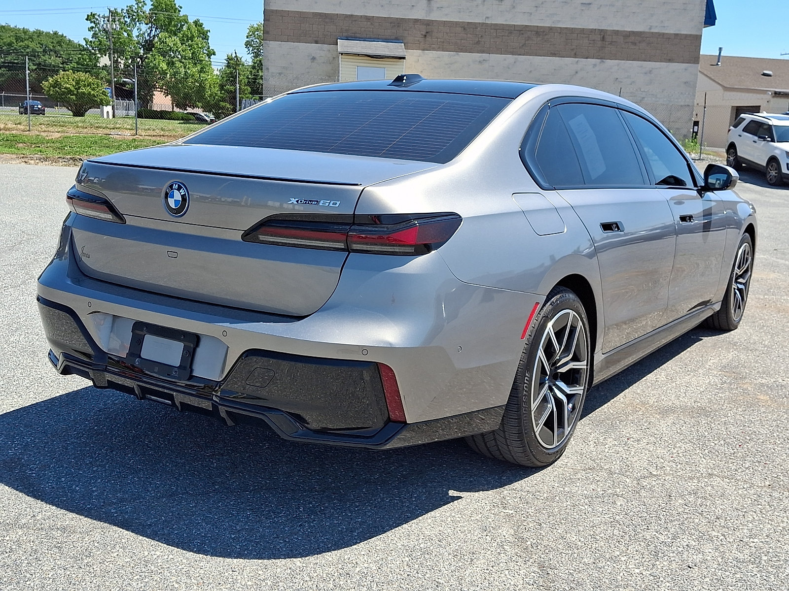Used 2024 BMW i7 xDrive60 AWD/4WD image 6