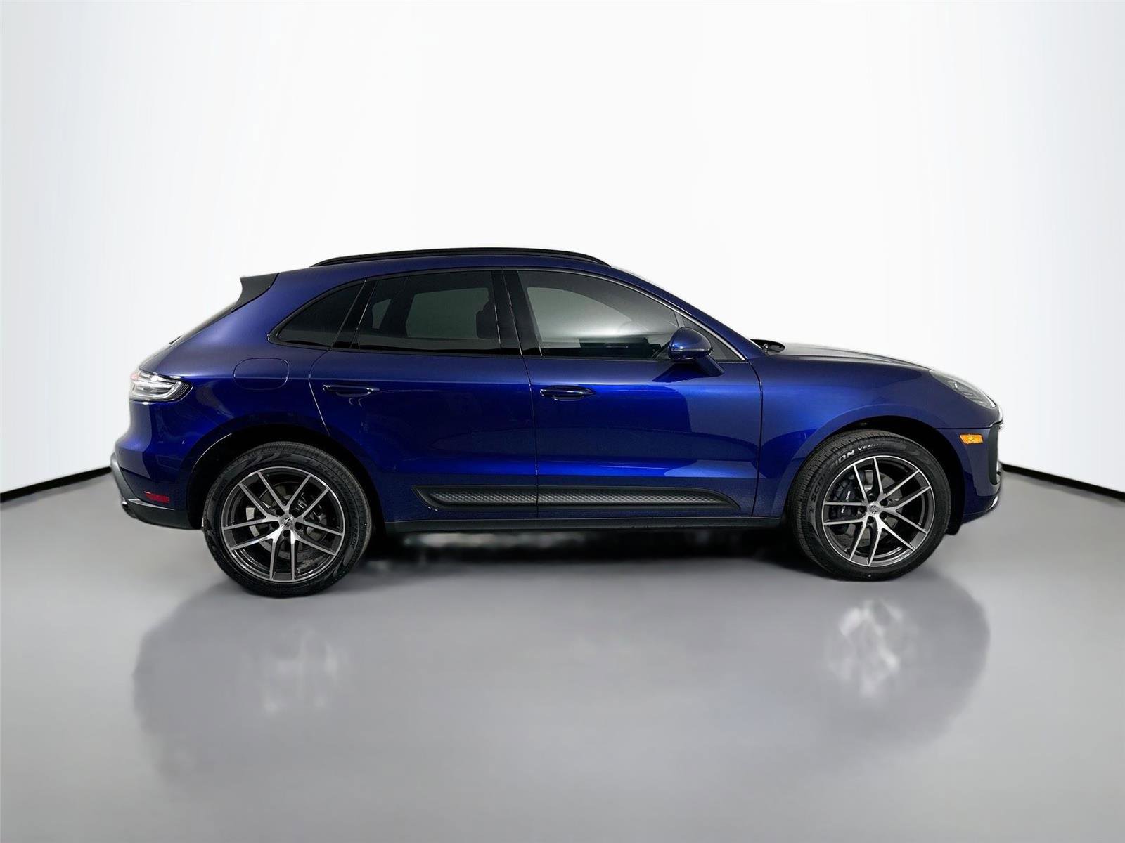 Certified 2026 Porsche Macan Turbo AWD/4WD image 8
