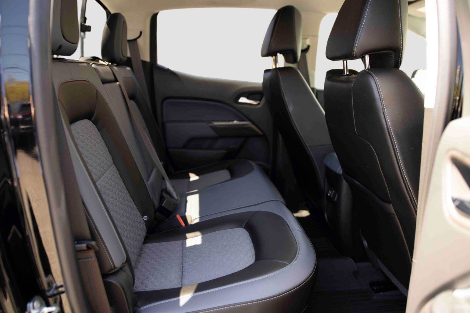 Used 2022 Chevrolet Colorado Z71 w/ Z71 Midnight Edition AWD/4WD image 16