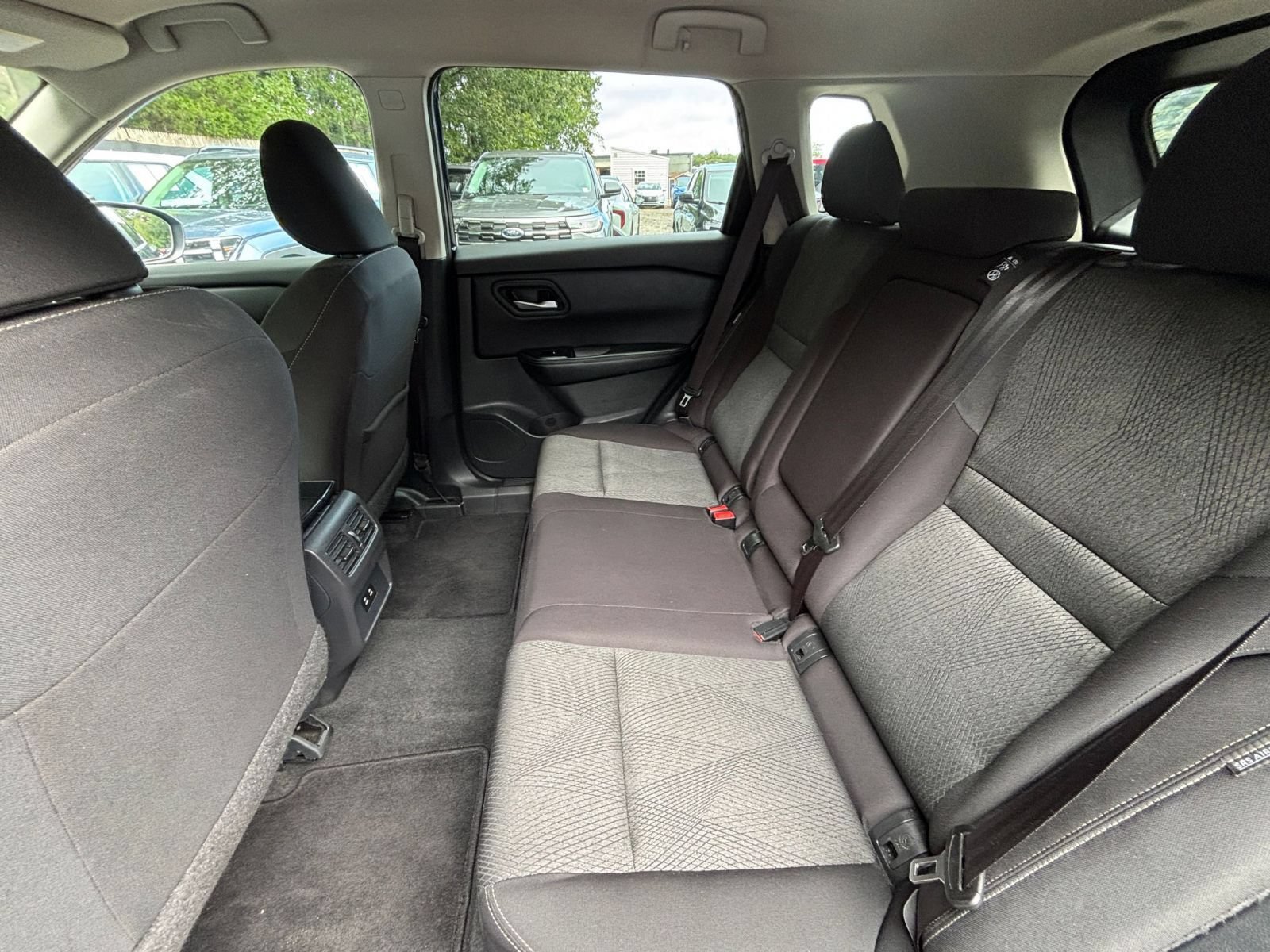 Used 2025 Nissan Rogue SV FWD image 27