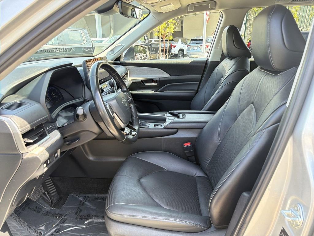 Used 2024 Toyota Grand Highlander Limited image 21