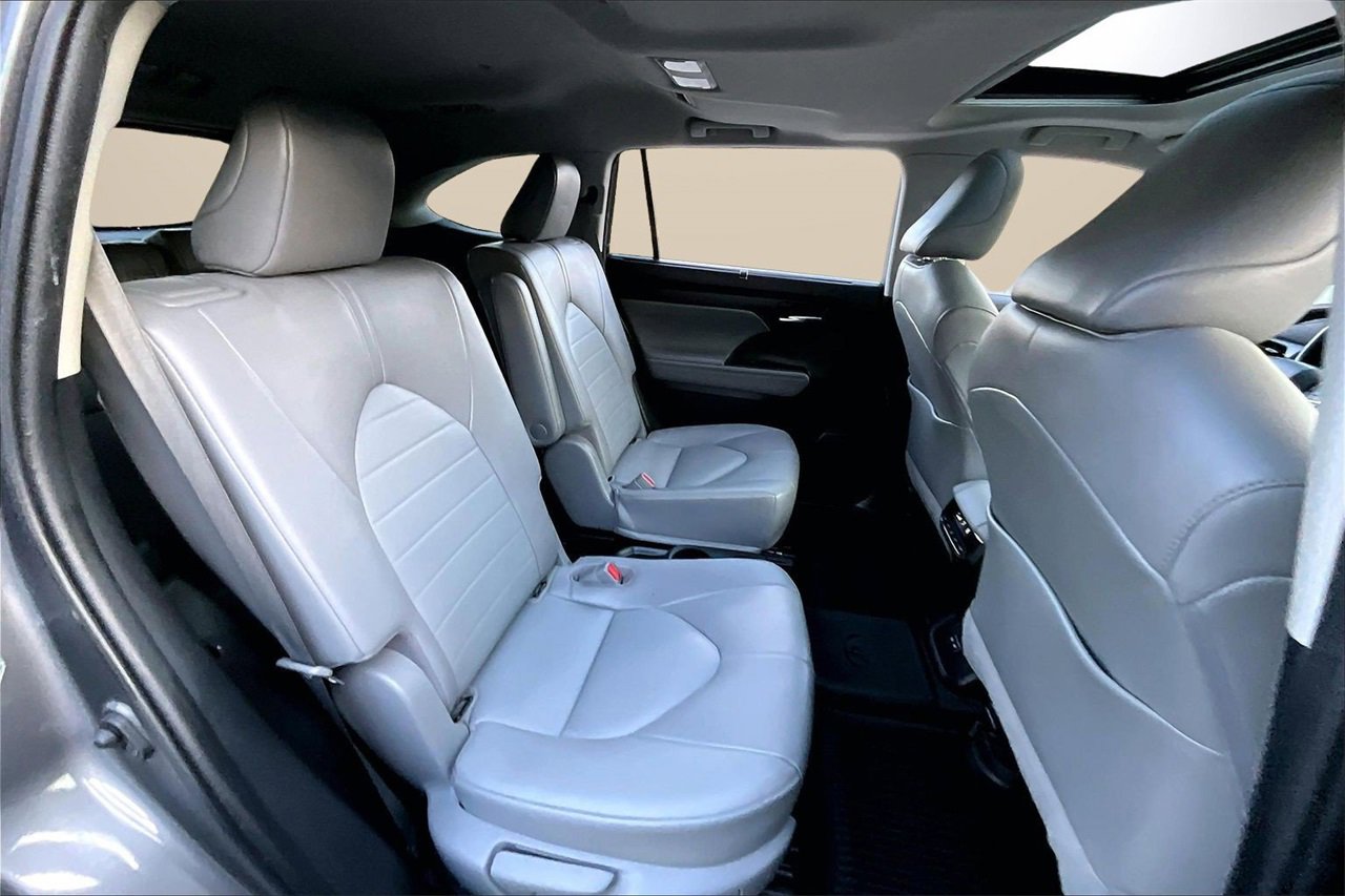 Used 2022 Toyota Highlander XLE image 24