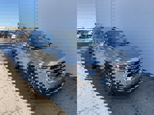 Used 2023 GMC Acadia SLE w/ Driver Convenience Package image 1