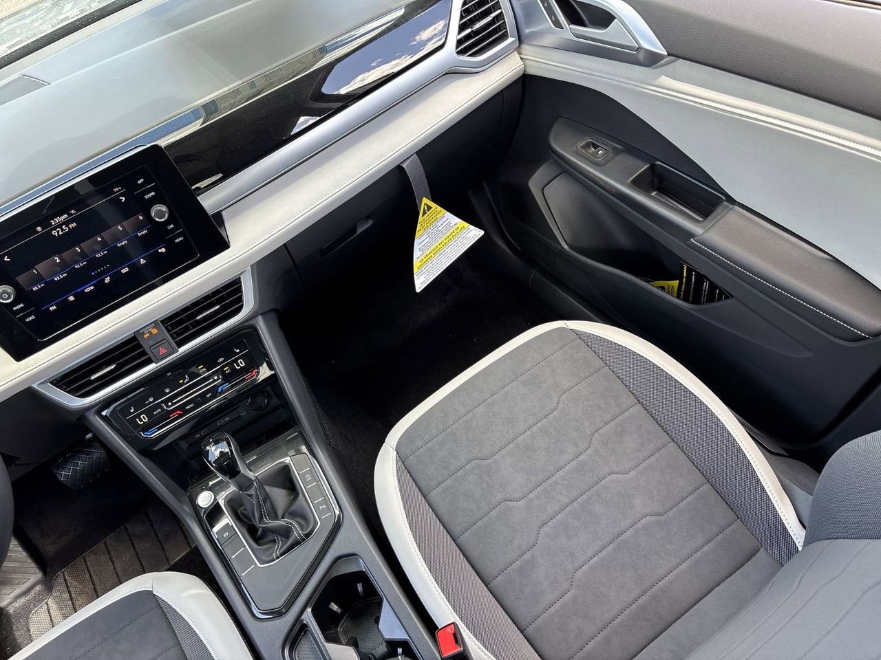 New 2026 Volkswagen Taos SE FWD image 12
