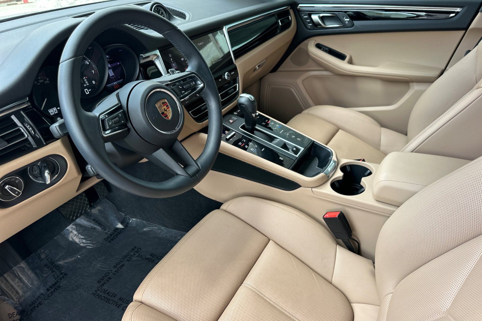Used 2026 Porsche Macan AWD/4WD image 4