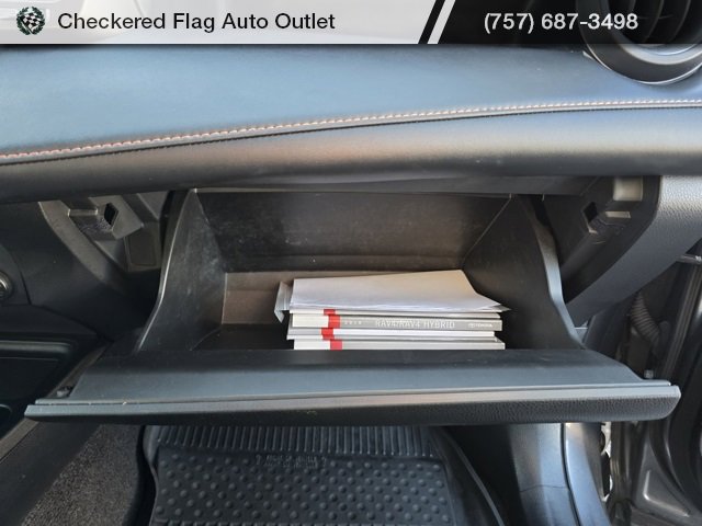 Used 2018 Toyota RAV4 SE image 46