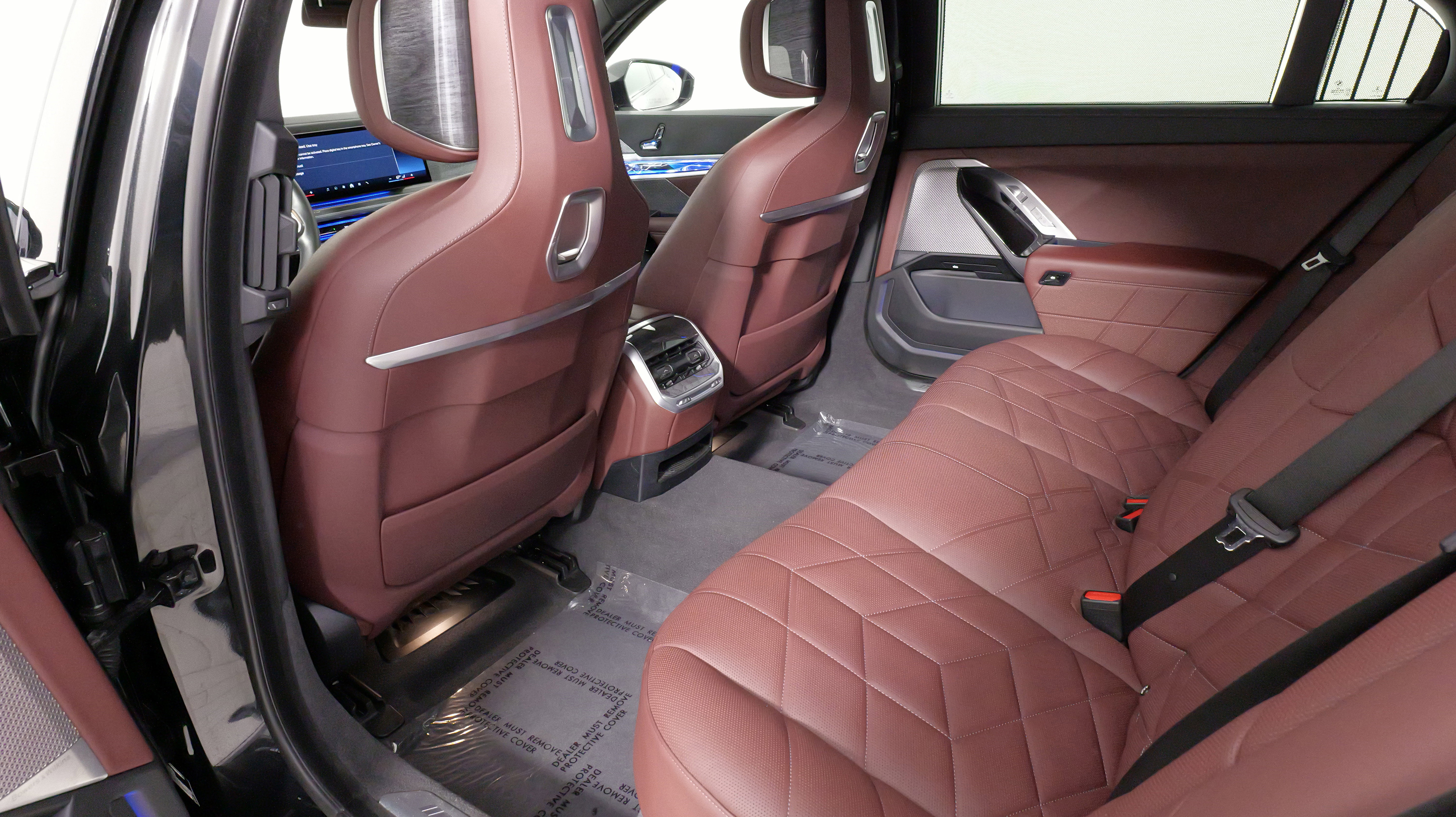 Used 2023 BMW 760i xDrive image 33