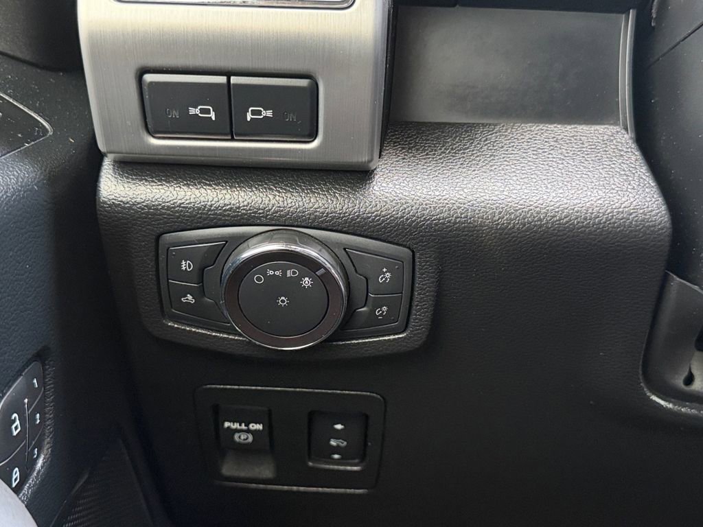 Used 2020 Ford F150 Platinum w/ Equipment Group 701A Luxury AWD/4WD image 24