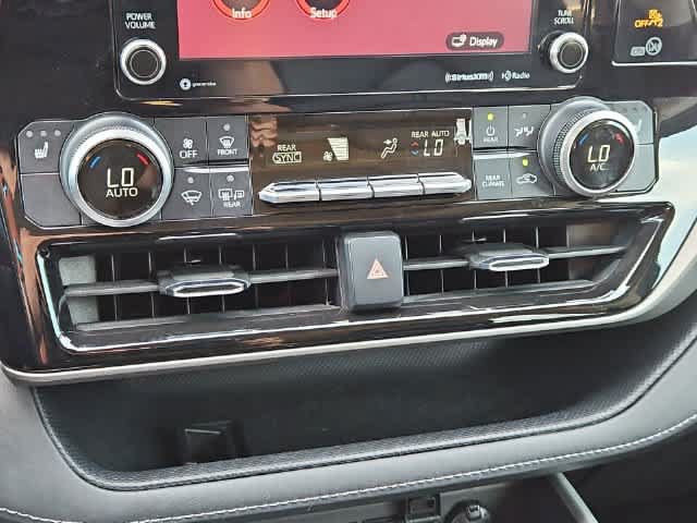 Used 2021 Toyota Highlander XLE FWD image 26