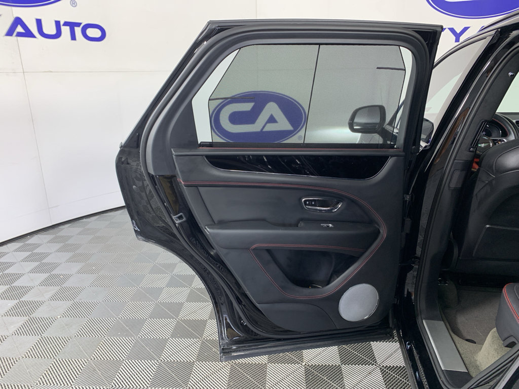 Used 2023 Bentley Bentayga AWD/4WD image 30