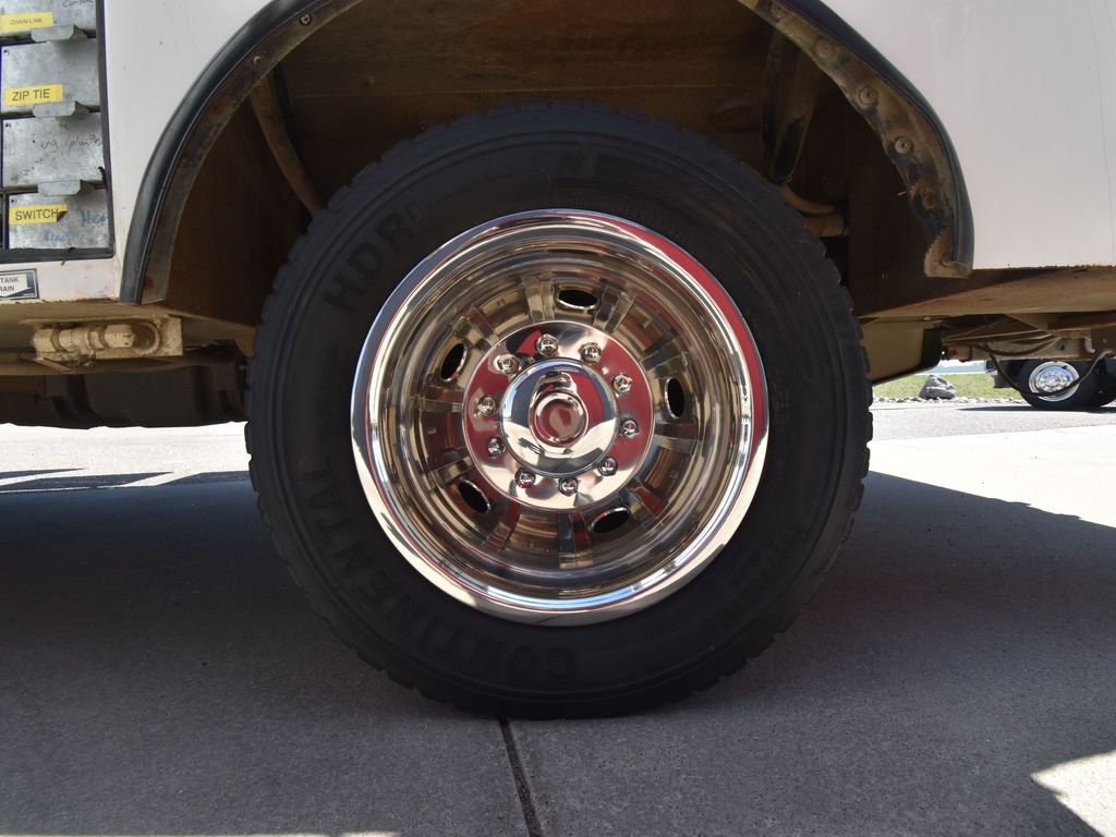 Used 2014 Ford F550 4x4 Regular Cab Super Duty image 23