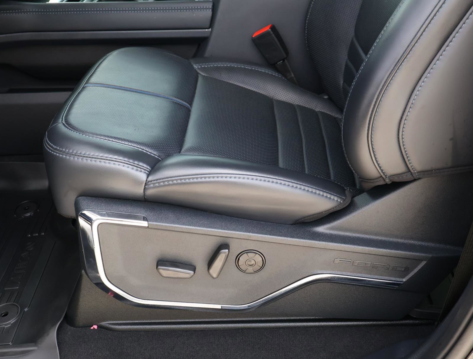 Used 2025 Ford F250 Platinum image 20