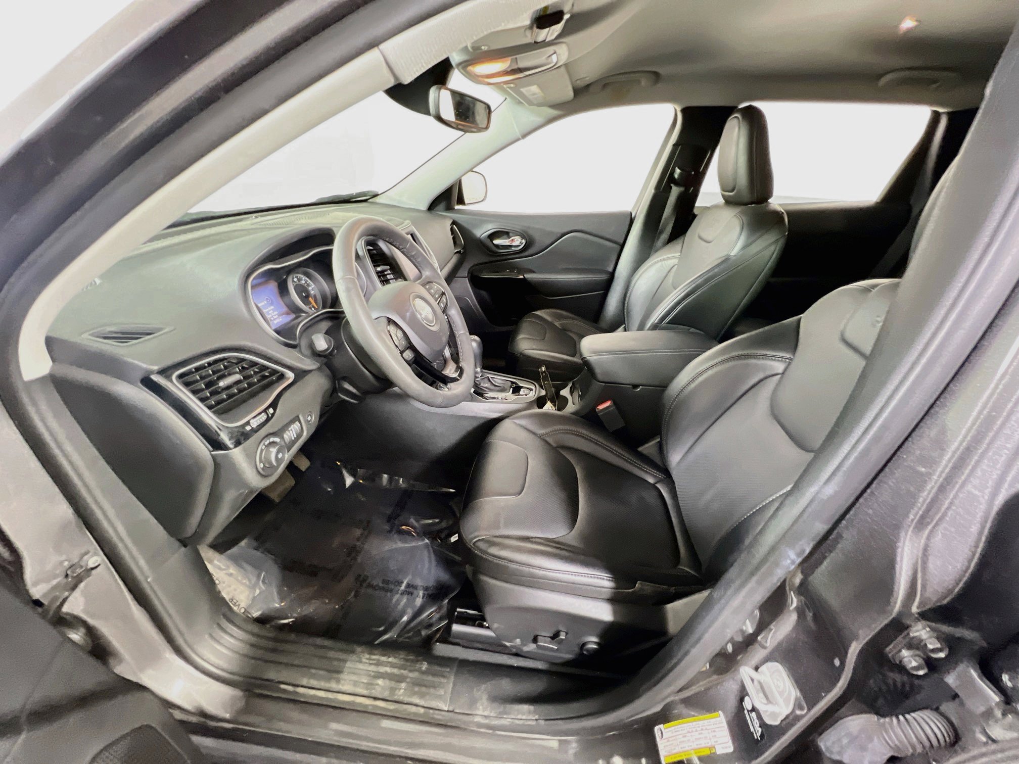 Used 2023 Jeep Cherokee Altitude Lux AWD/4WD image 21