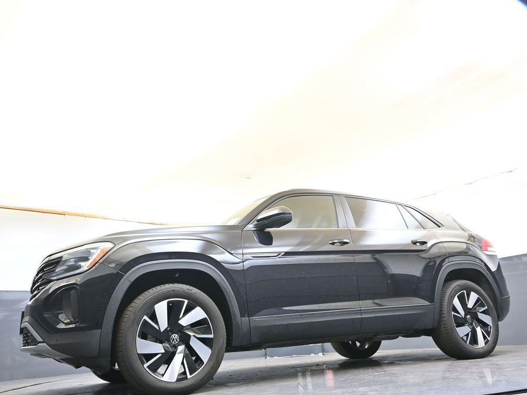 Certified 2025 Volkswagen Atlas Cross Sport SE image 30