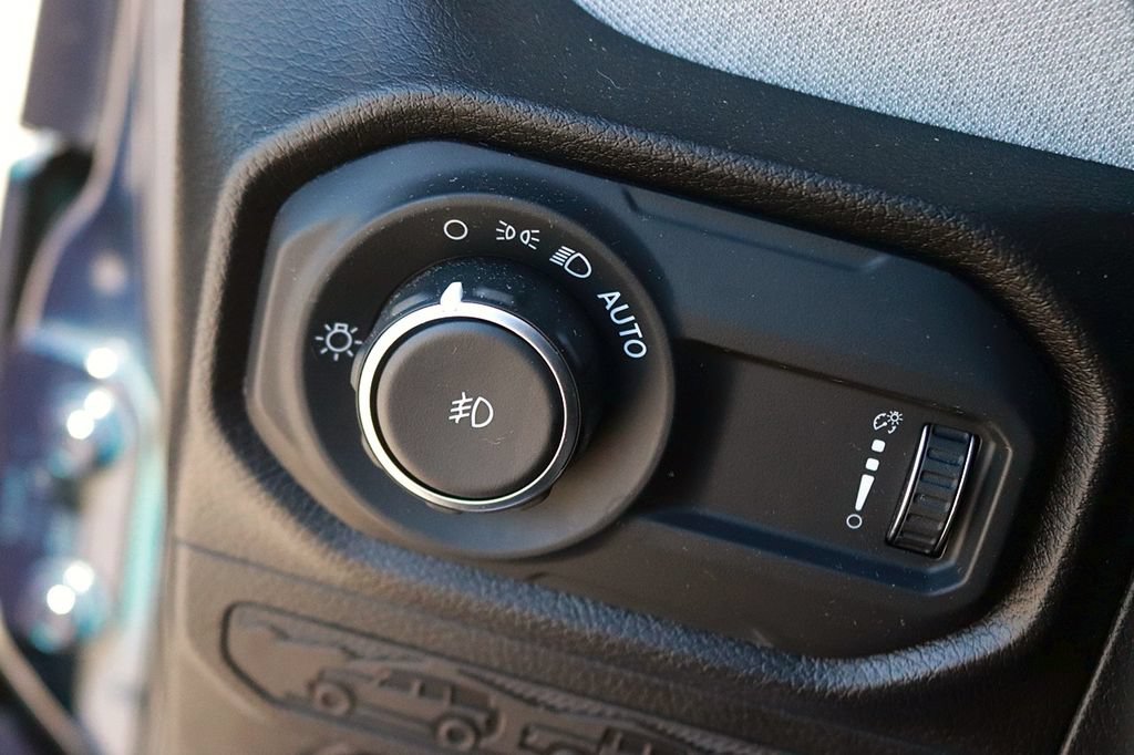Used 2025 Jeep Wrangler Unlimited Sport AWD/4WD image 27