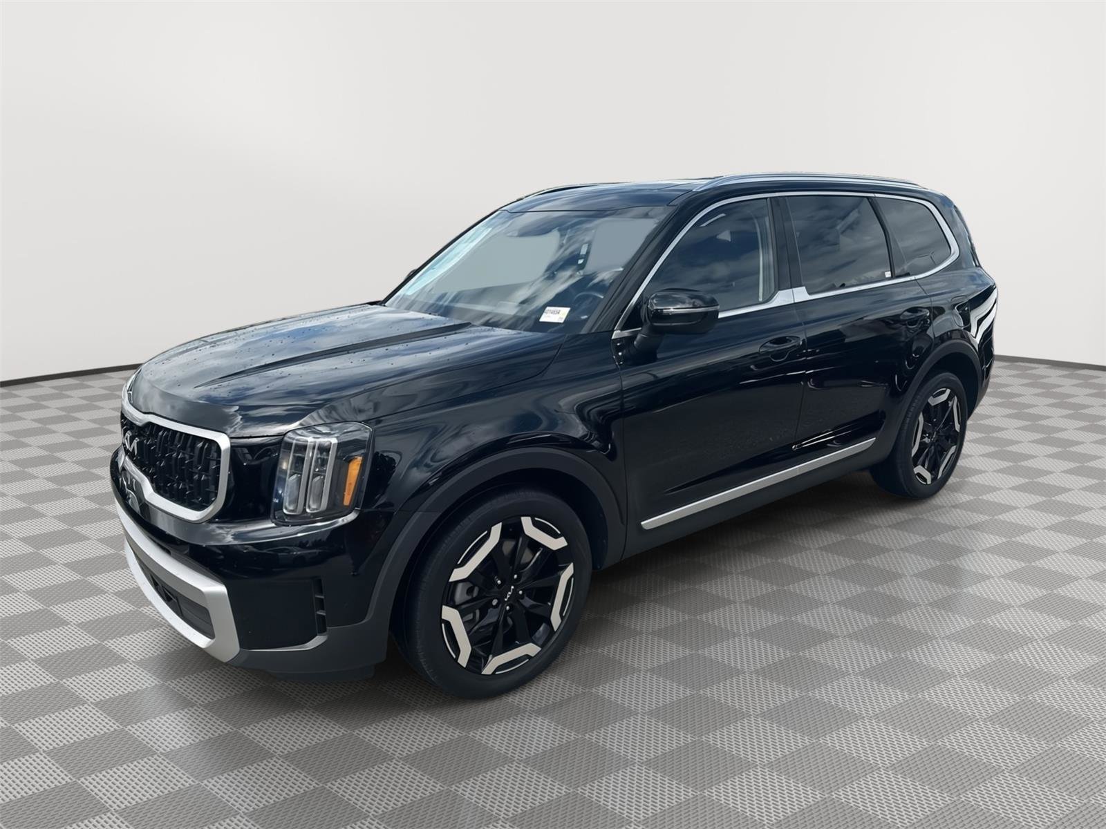 Used 2023 Kia Telluride EX w/ EX Captain's Chair Package
