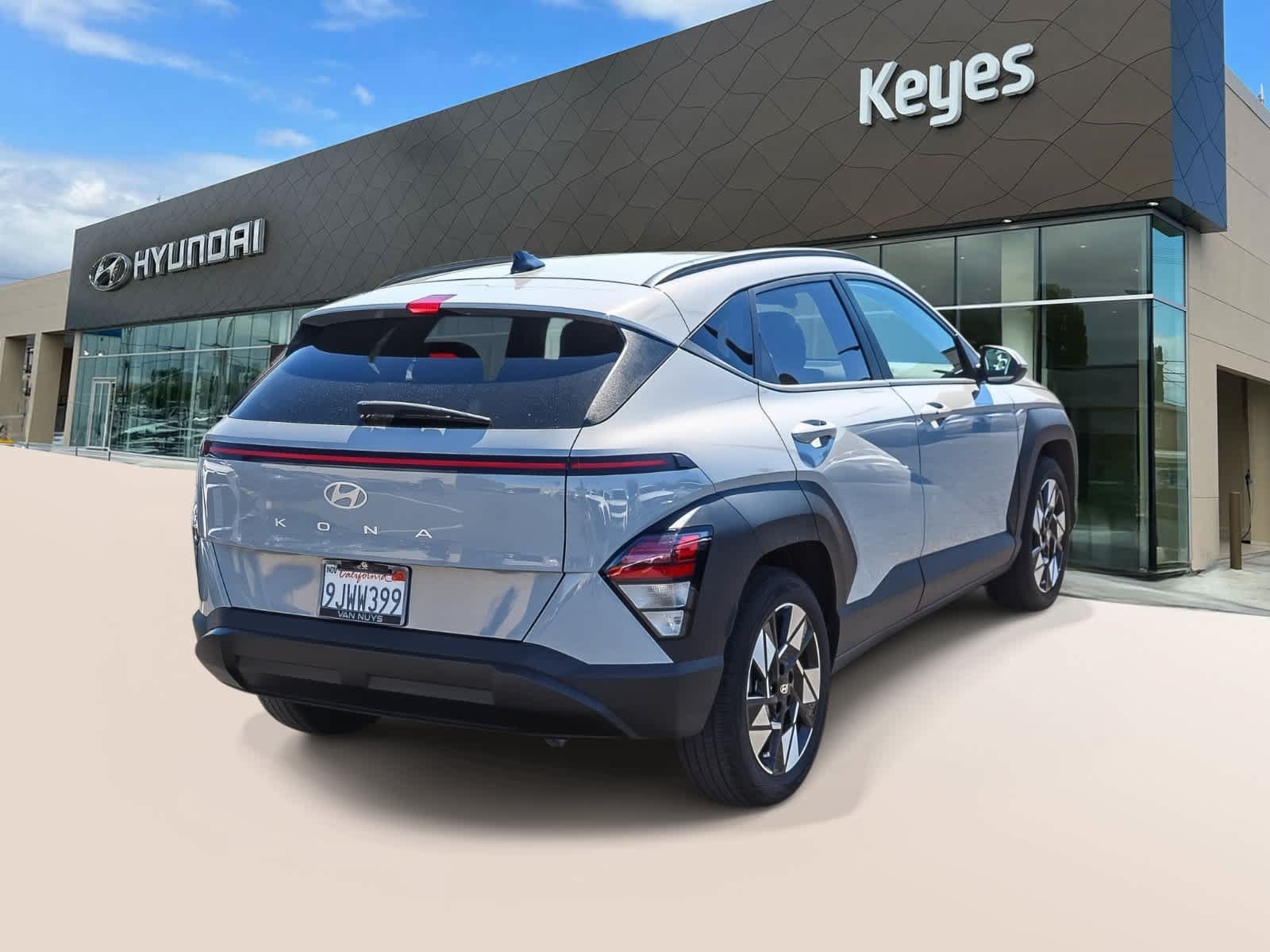 Used 2024 Hyundai Kona SEL FWD image 4