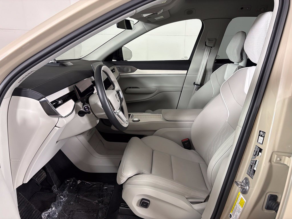 Used 2025 Volvo EX90 Ultra AWD/4WD image 16