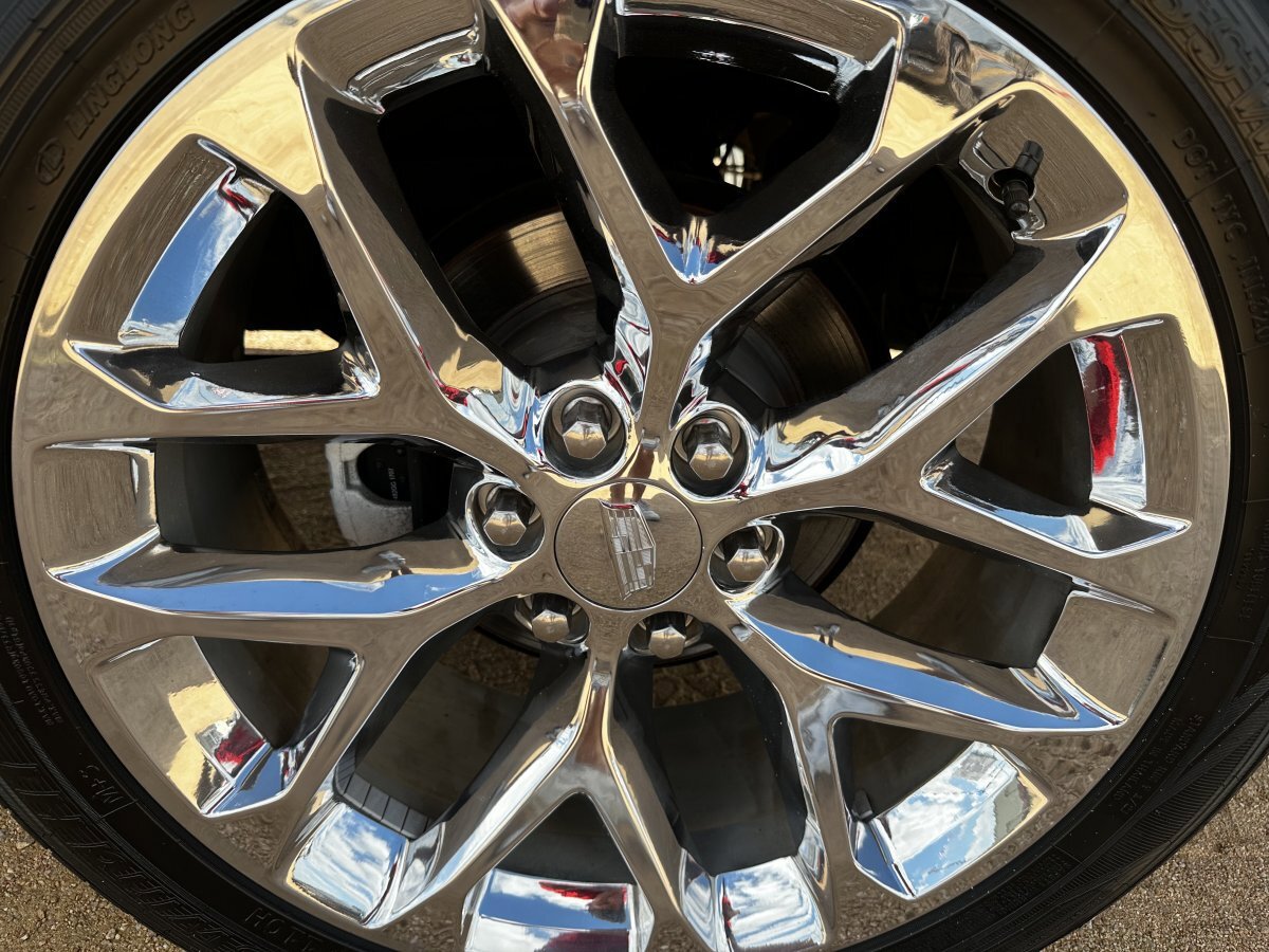 Used 2018 Cadillac Escalade Platinum AWD/4WD image 12