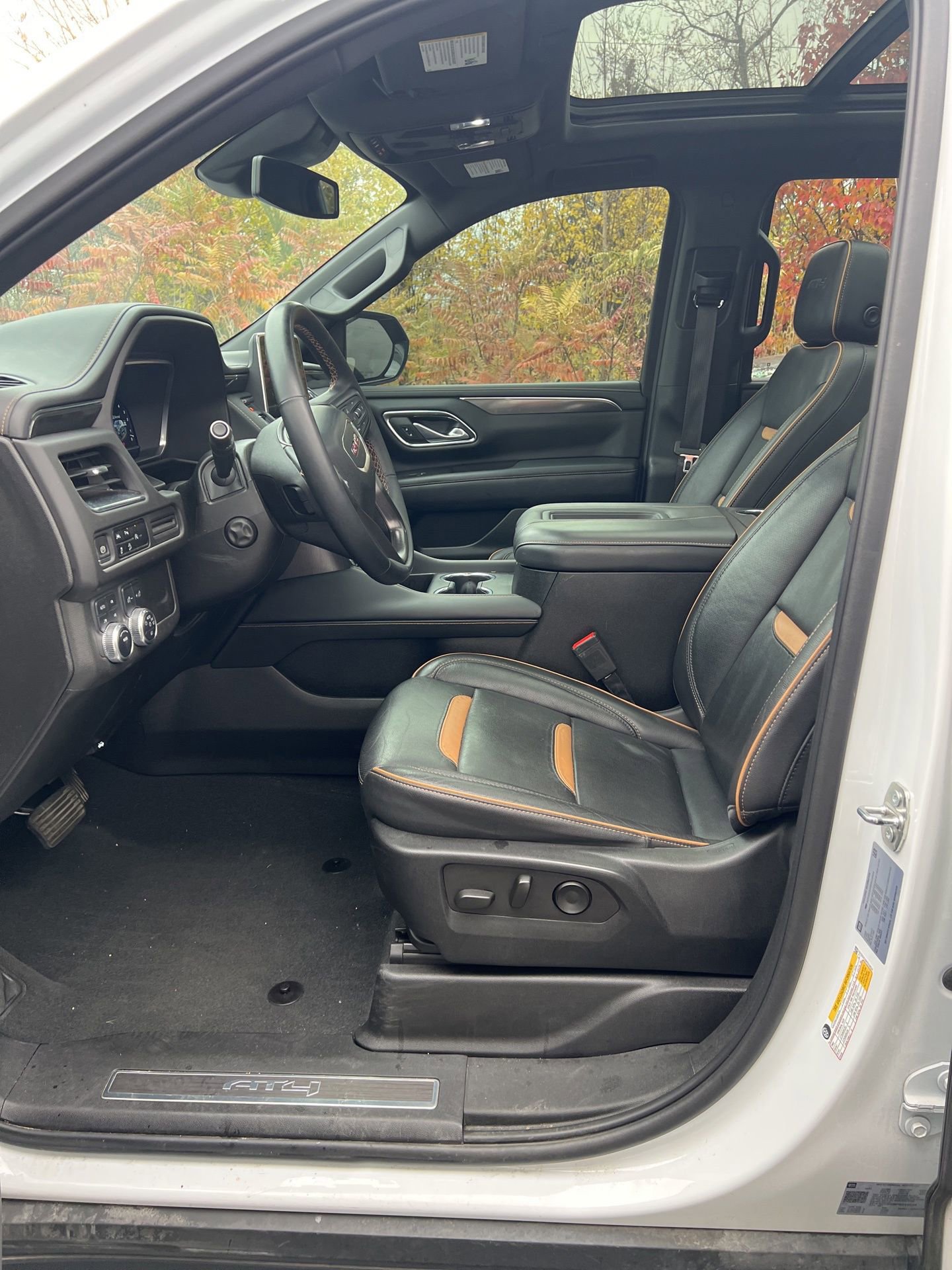 Used 2023 GMC Yukon AT4 image 4