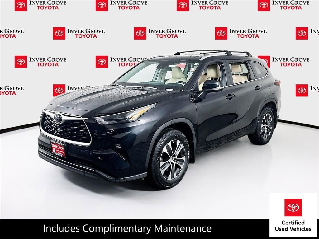 Certified 2024 Toyota Highlander XLE image 1